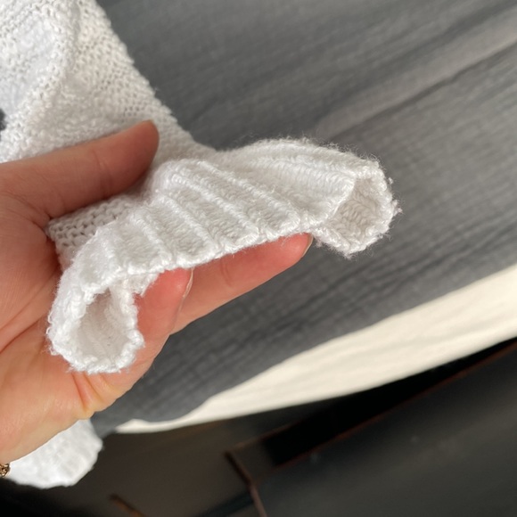 Hollister white stitch cardigan size small. Great condition. - Picture 7 of 9